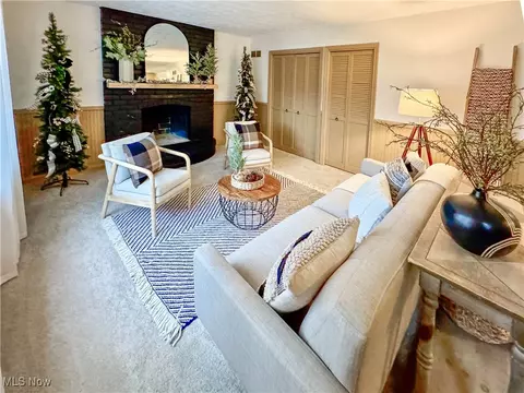 Living - 1424 Turnberry Dr, Boardman, OH 44512 photo 5 of 6