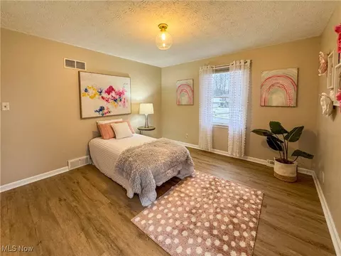 Bedroom - 1424 Turnberry Dr, Boardman, OH 44512 photo 8 of 10