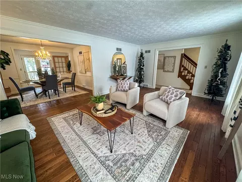 Living - 1424 Turnberry Dr, Boardman, OH 44512 photo 2 of 6