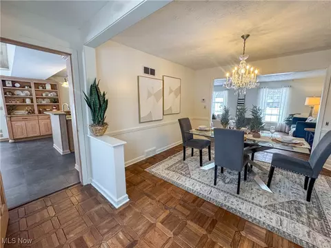 Dining - 1424 Turnberry Dr, Boardman, OH 44512 photo 3 of 5