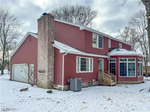 Exterior - 1424 Turnberry Dr, Boardman, OH 44512 photo 2 of 4