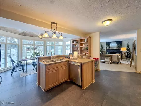 Kitchen - 1424 Turnberry Dr, Boardman, OH 44512 photo 1 of 3