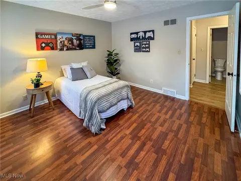 Bedroom - 1424 Turnberry Dr, Boardman, OH 44512 photo 10 of 10