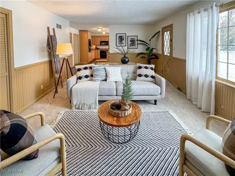 Living - 1424 Turnberry Dr, Boardman, OH 44512 photo 6 of 6