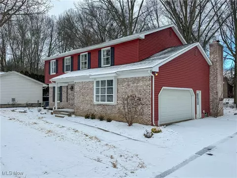 Exterior - 1424 Turnberry Dr, Boardman, OH 44512 photo 3 of 4