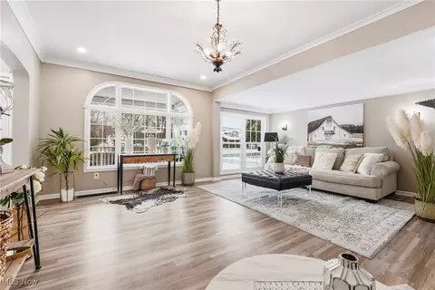 Living - 244 Shields Rd, Boardman, OH 44512 photo 2 of 3