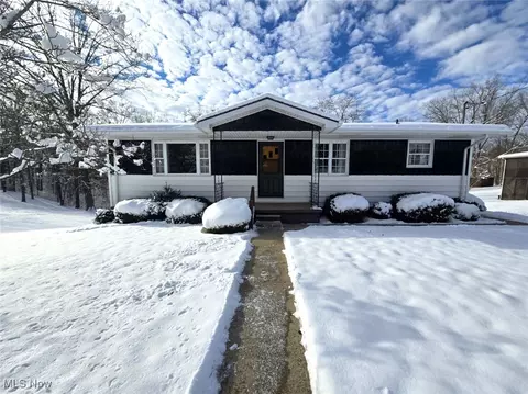 39 Jay St, Davisville, WV 26142