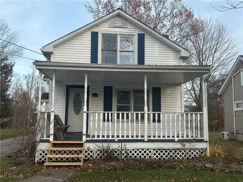 53 S Lake St, Madison, OH 44057