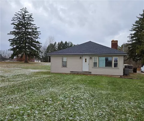 2227 Perry Dr SW, Canton, OH 44706