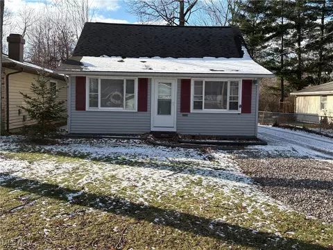 656 Hazelwood Dr, Vermilion, OH 44089