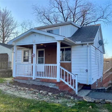 34 W Lewis St, Struthers, OH 44471