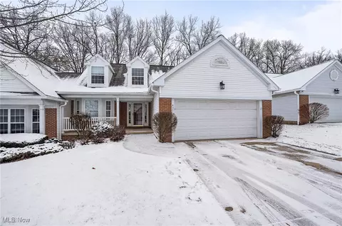 437 E Reserve Dr, Cuyahoga Falls, OH 44223
