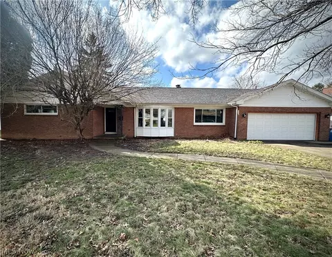 2930 Biscayne Ave, Youngstown, OH 44505