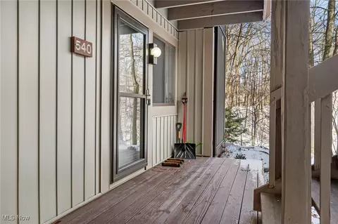 540 Meredith Ln, Cuyahoga Falls, OH 44223