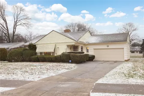 1071 Orchard Park Dr, Rocky River, OH 44116