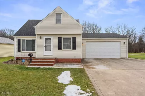 15700 Woodbrook Ave, Maple Heights, OH 44137