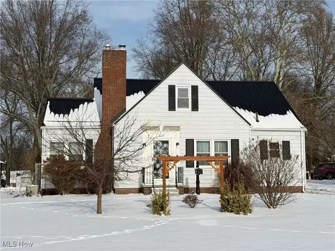 329 37th St NW, Canton, OH 44709