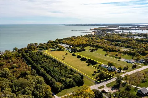 3621 NE Catawba Rd, Port Clinton, OH 43452