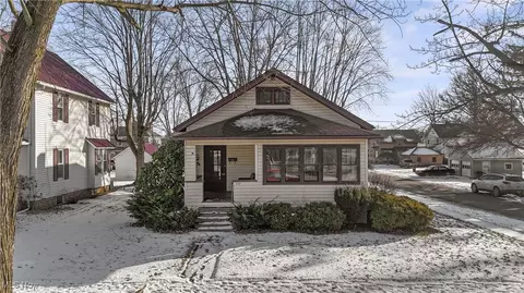 537 Clark St, Willard, OH 44890 photo 2
