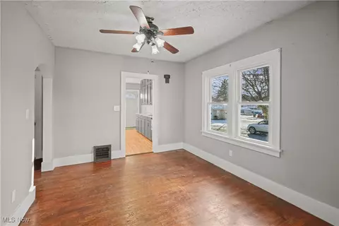 537 Clark St, Willard, OH 44890 photo 8