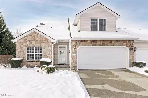 405 Creekside Dr, Mayfield, OH 44143