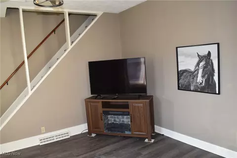 Living - 613 E Main St, Barnesville, OH 43713 photo 2 of 3