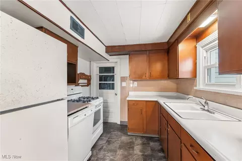 Kitchen - 135 Charles Ave, Boardman, OH 44512 photo 1 of 1