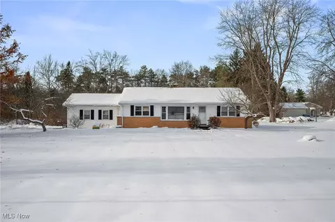 17796 Kenston Lake Dr, Chagrin Falls, OH 44023