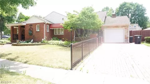 202 E Woodsdale Ave, Akron, OH 44301