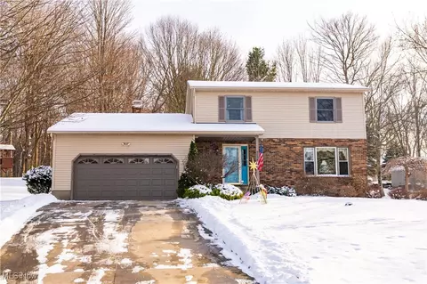 9534 Garden Park Cir NW, Uniontown, OH 44685