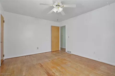 Bedroom - 523 Evans Ave, Akron, OH 44310 photo 4 of 5