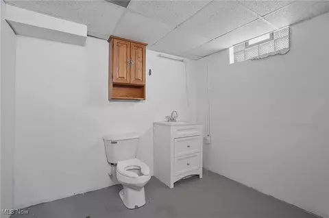 Bath - 523 Evans Ave, Akron, OH 44310 photo 3 of 3