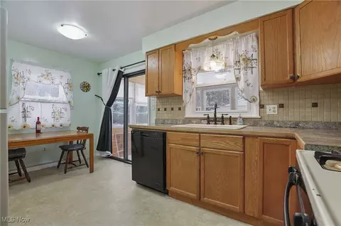 Kitchen - 523 Evans Ave, Akron, OH 44310 photo 1 of 4