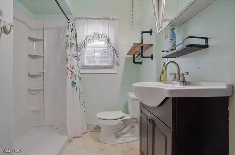 Bath - 523 Evans Ave, Akron, OH 44310 photo 2 of 3