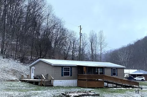1238 Clio Rd, Clendenin, WV 25045