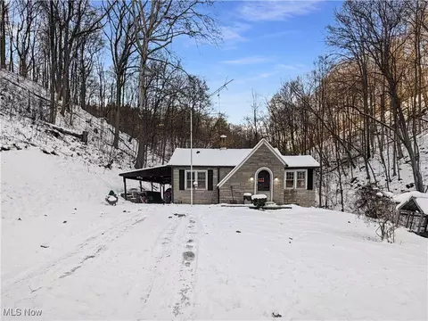 2527 Mccords Hill Rd, Wellsburg, WV 26070