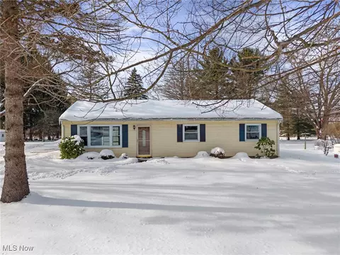 10560 Auburn Rd, Chardon, OH 44024