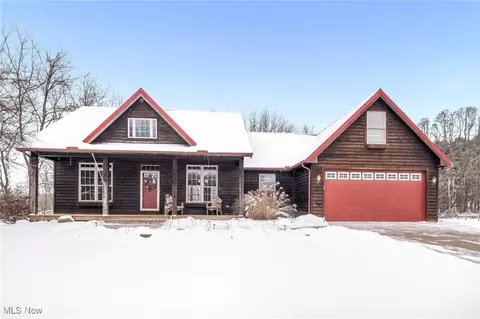 2611 Smith Kramer St NE, Hartville, OH 44632