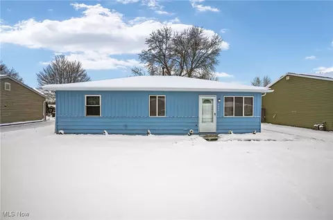 9864 Green Dr, Windham, OH 44288