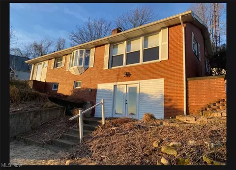 1121 Fiesta Rd SW, Dellroy, OH 44620
