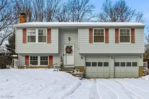 887 Ridgeview Dr, Medina, OH 44256