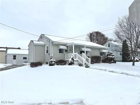 492 Fair Oaks Ave NW, North Canton, OH 44720