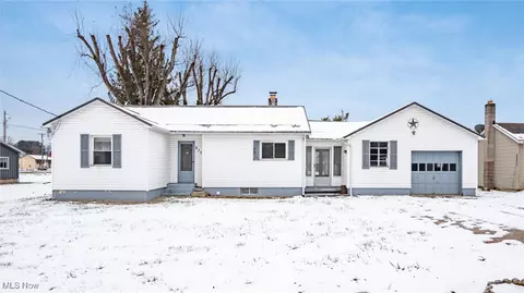211 W 4th St, Frazeysburg, OH 43822