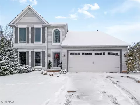 2162 Canterbury Cir, Akron, OH 44319
