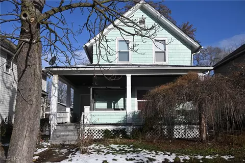 241 8th St, Elyria, OH 44035