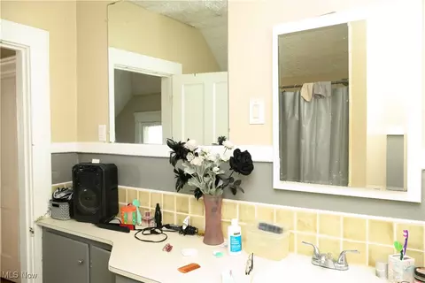 241 8th St, Elyria, OH 44035 photo 11