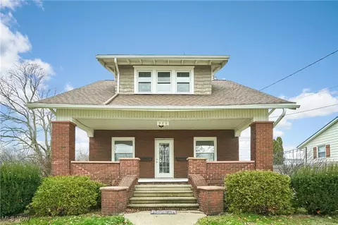 329 Belle Ave SW, Hartville, OH 44632