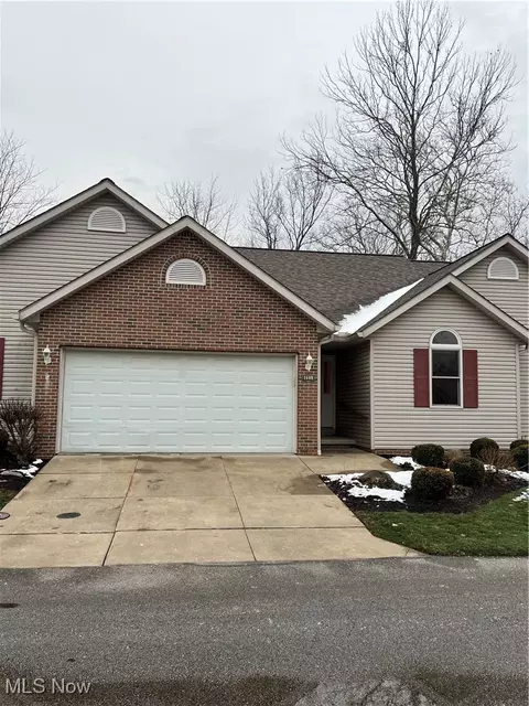 1409 Waters Edge Dr, Akron, OH 44313