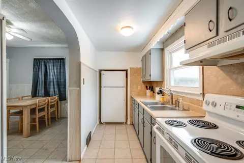 Kitchen - 342 Arlington Ave NW, Canton, OH 44708 photo 3 of 4