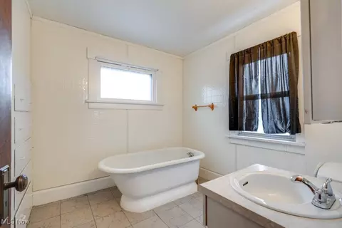 Bath - 342 Arlington Ave NW, Canton, OH 44708 photo 3 of 3